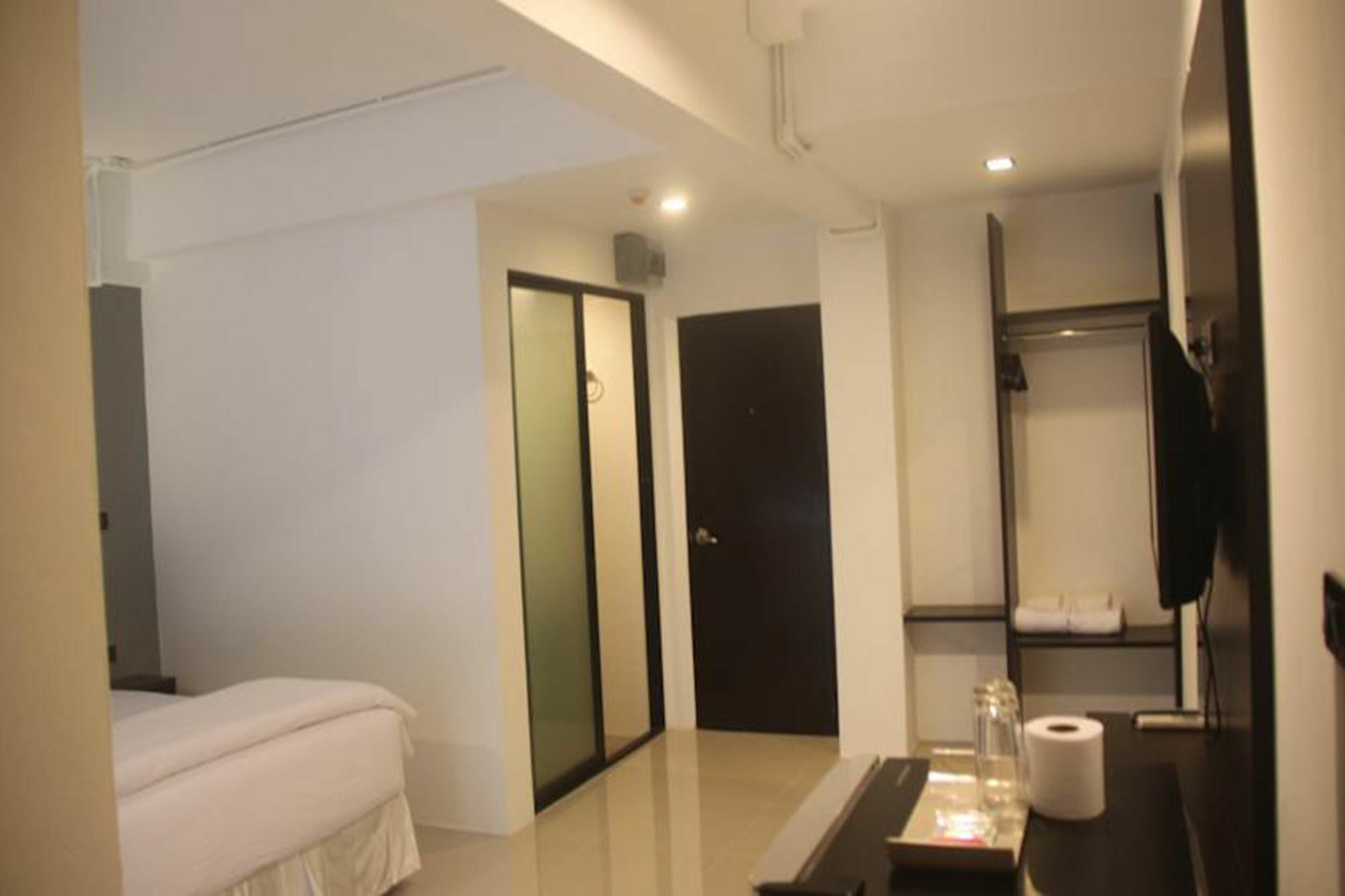 Izen Budget Hotel & Residence Rayong Esterno foto